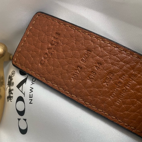 Coach reversible belt and removable buckle - Picture 2 of 2